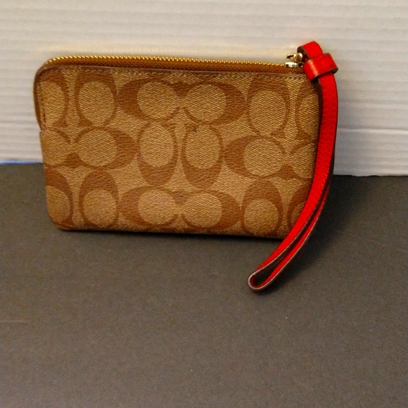 VGUC. Coach wristlet. - Picture 3 of 11